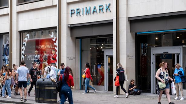 Primark的顾客表示，14英镑的“时髦”手袋与1.4万英镑的Goyard版“